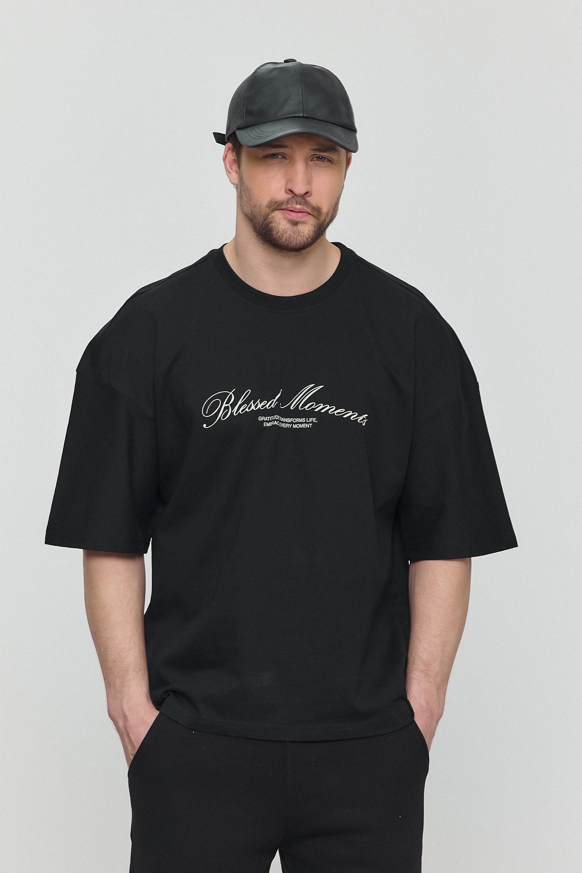 Blessed Moments El Baskılı Oversize T-shirt - Pamuklu Konfor ve Güçlü Tasarım