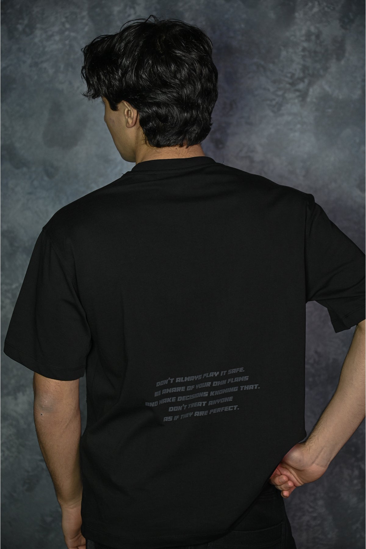 Aplike Nakışlı Baskılı Oversize Erkek Siyah T-shirt