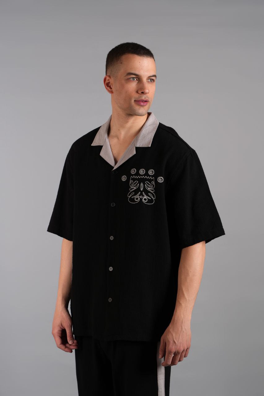 Yaka Garnili Nakışlı Gömlek Siyah
