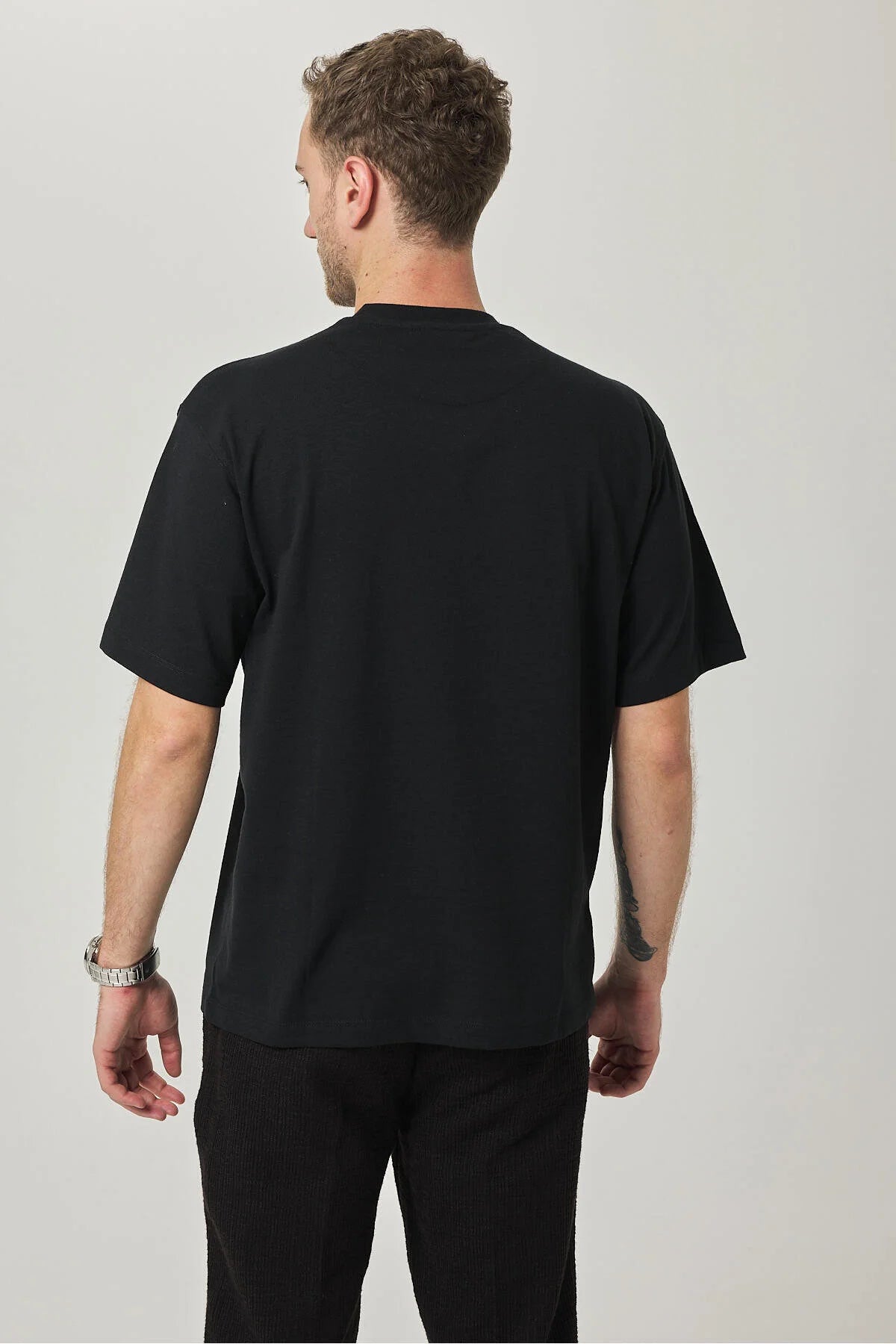 Erkek Kalp Nakışlı Basic Çevre Dostu ve Şık Tişört