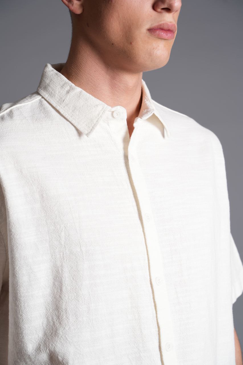 Yaka Garnili Nakışlı Keten Gömlek - Şık ve Konforlu Pamuklu Keten Kumaş Ekru