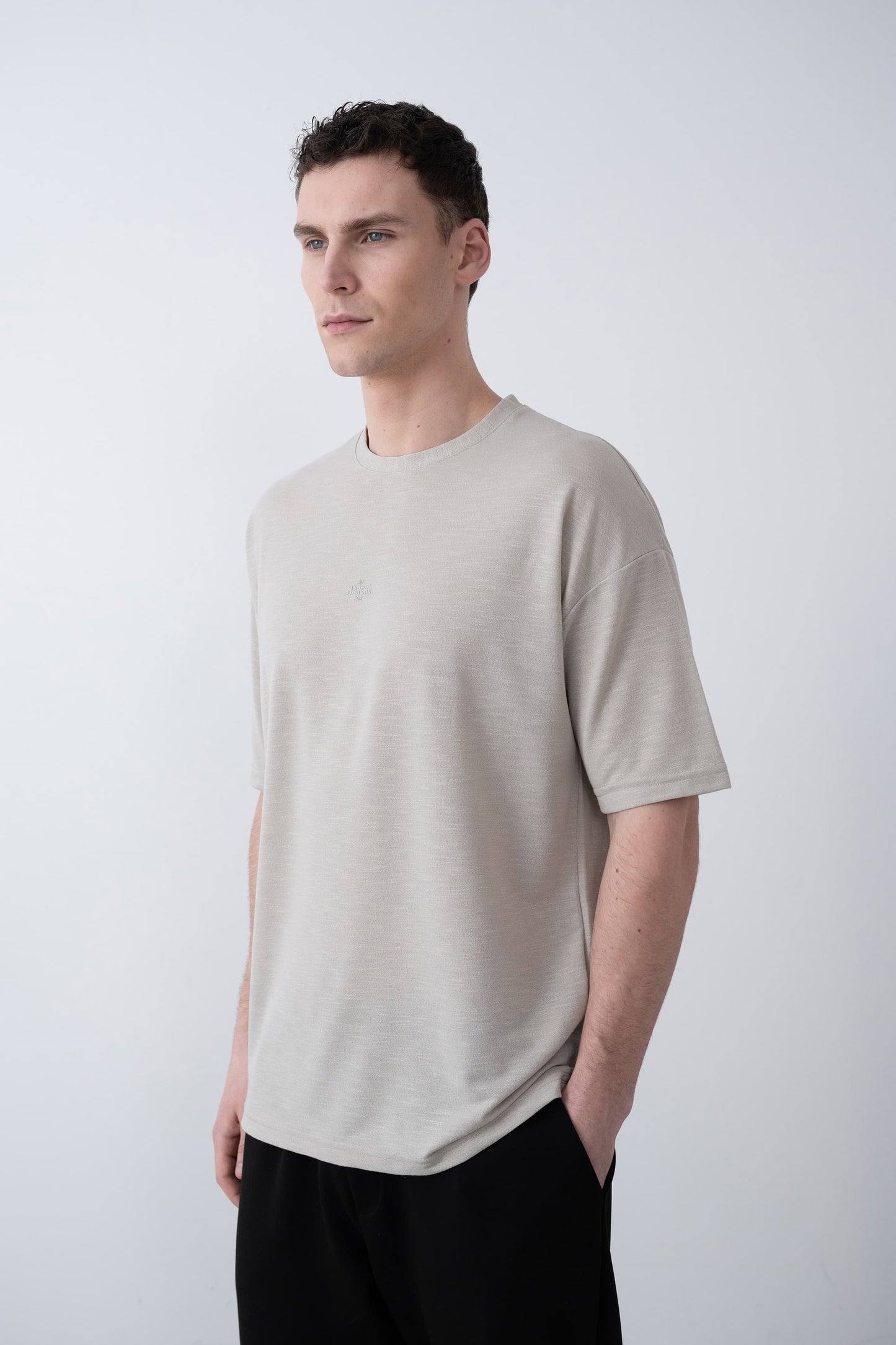 Au Marché Noír Yazılı Oversize T-shirt - Polyester Konfor ve Modern Tasarım Taş