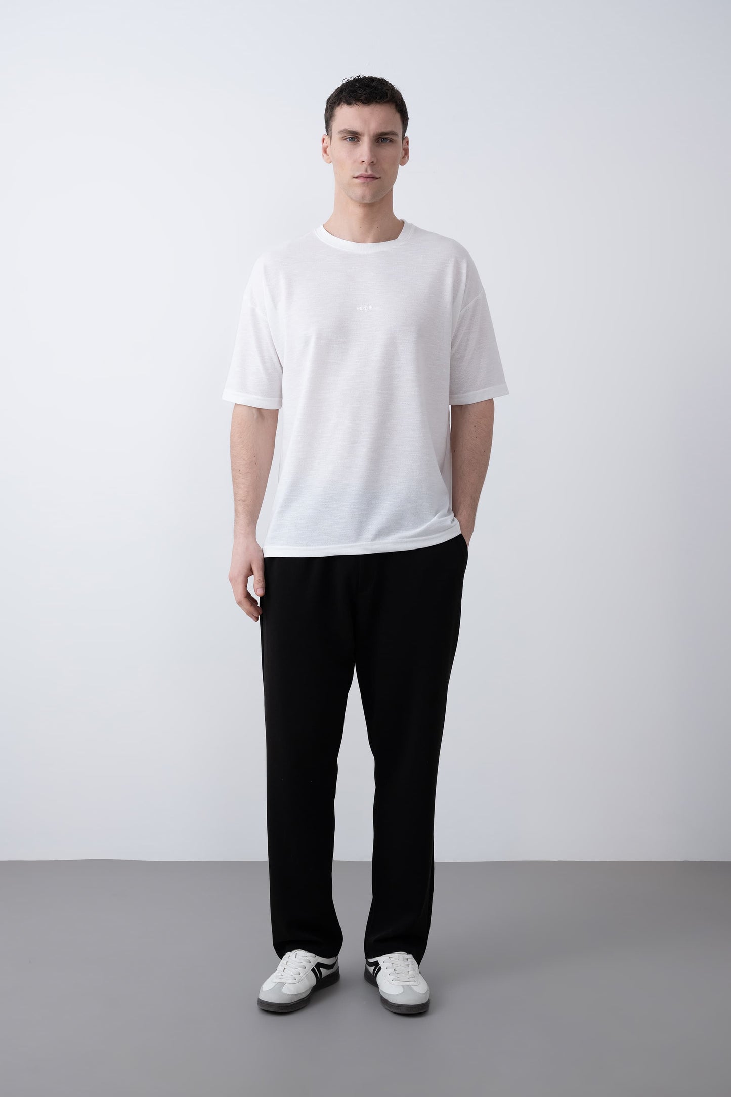 Au Marché Noír Yazılı Oversize T-shirt - Polyester Konfor ve Modern Tasarım Ekru