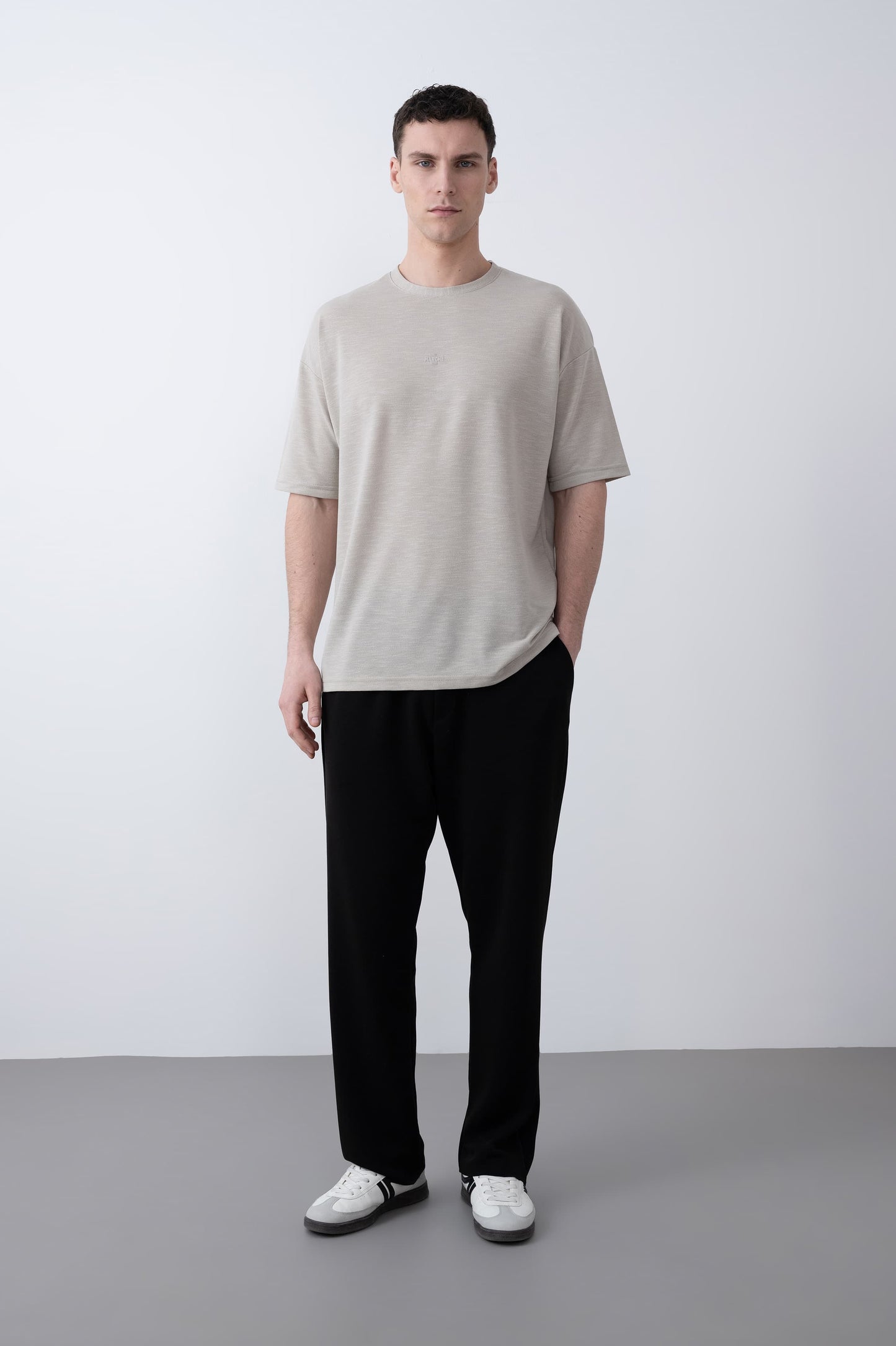 Au Marché Noír Yazılı Oversize T-shirt - Polyester Konfor ve Modern Tasarım Taş