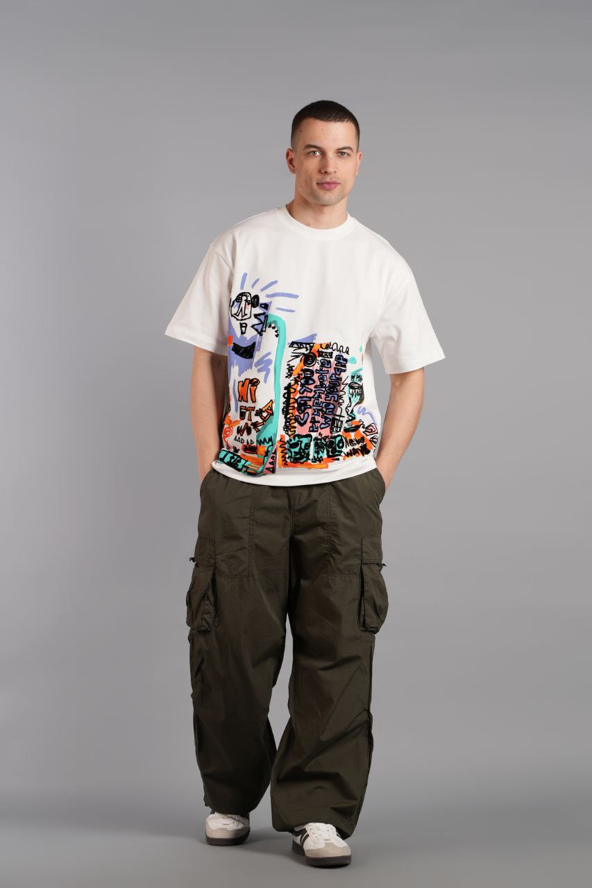 Art Flok Baskılı T-shirt - Sanatsal ve Renkli Tasarım Ekru