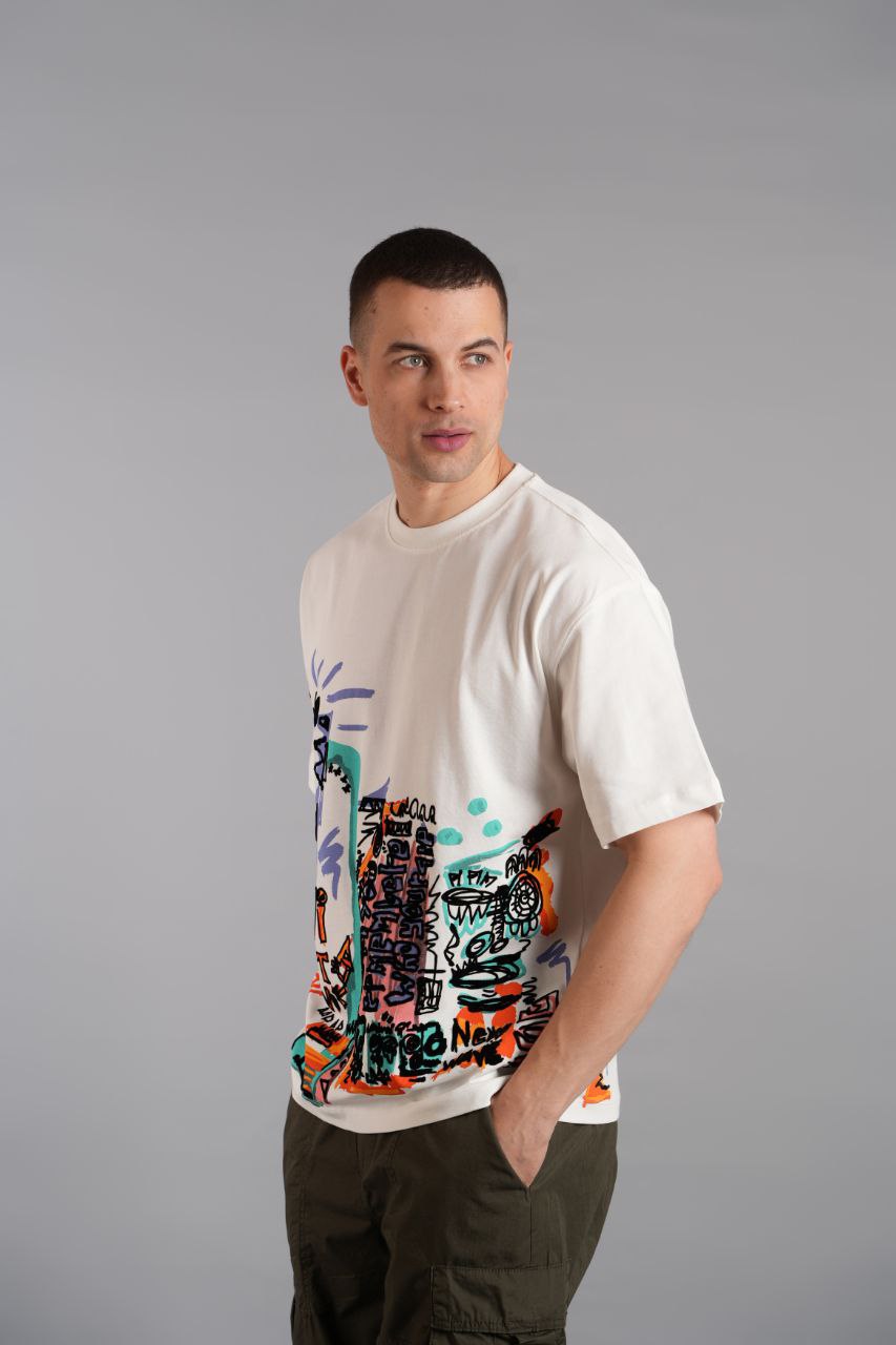 Art Flok Baskılı T-shirt - Sanatsal ve Renkli Tasarım Ekru