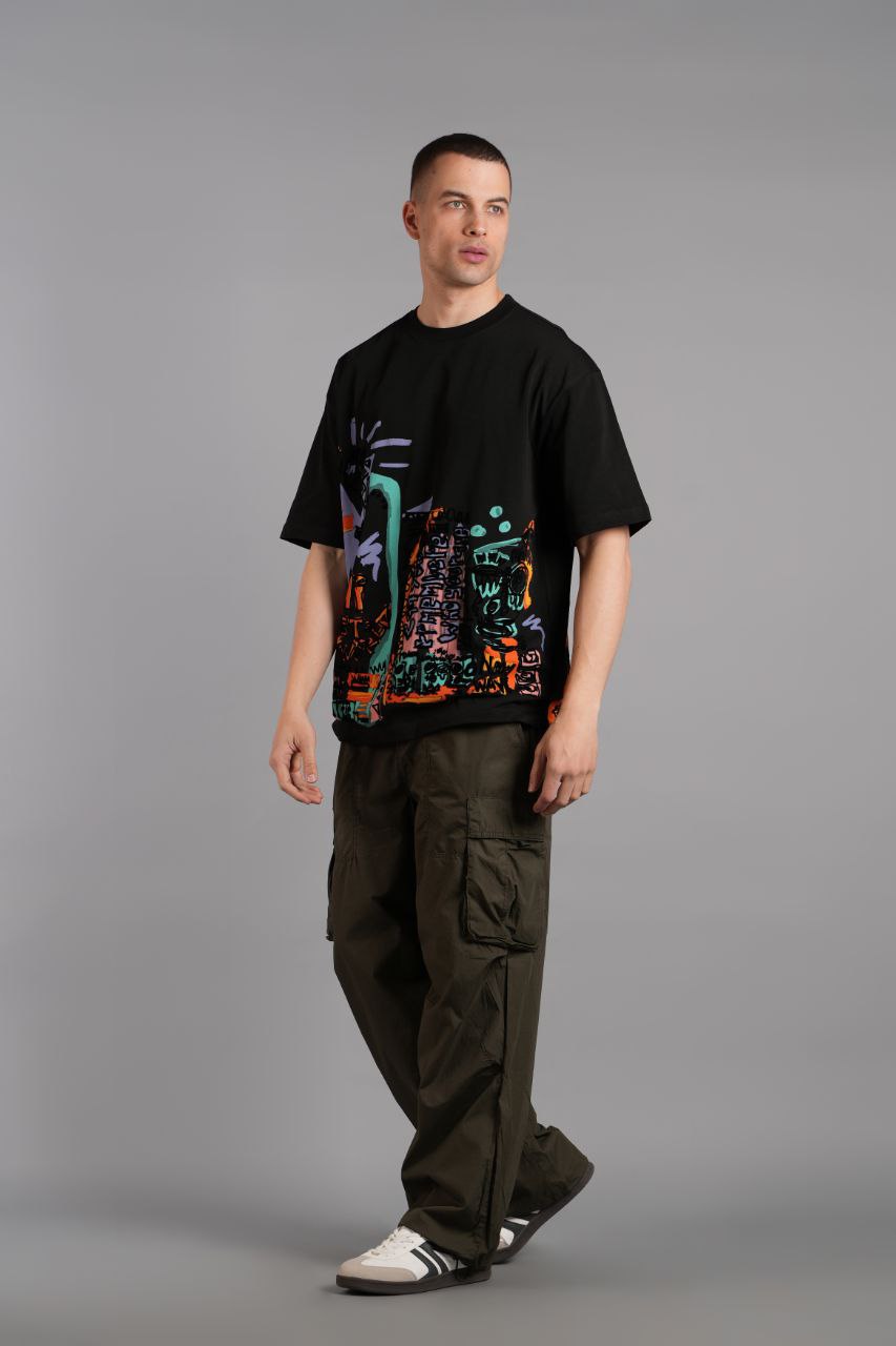 Art Flok Baskılı T-shirt - Sanatsal ve Renkli Tasarım Siyah