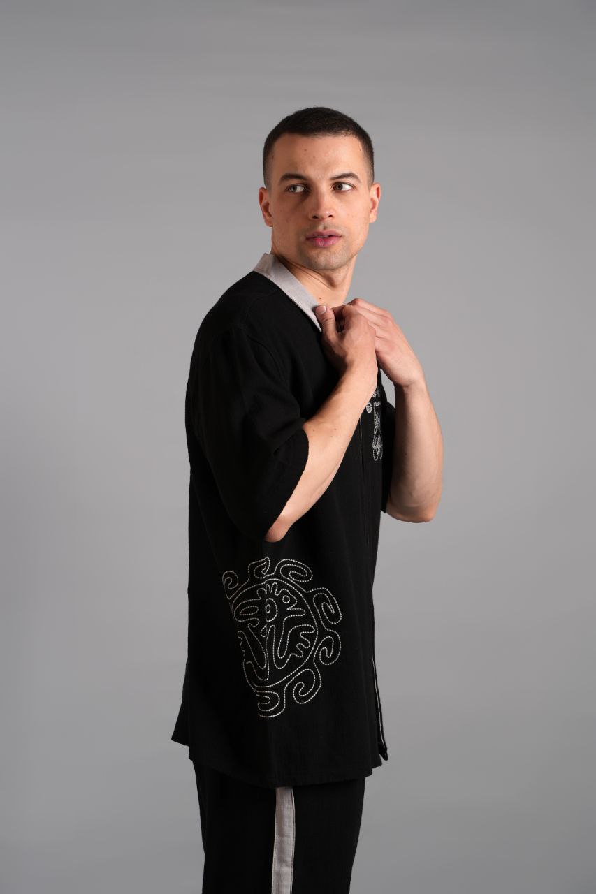 Yaka Garnili Nakışlı Gömlek Siyah